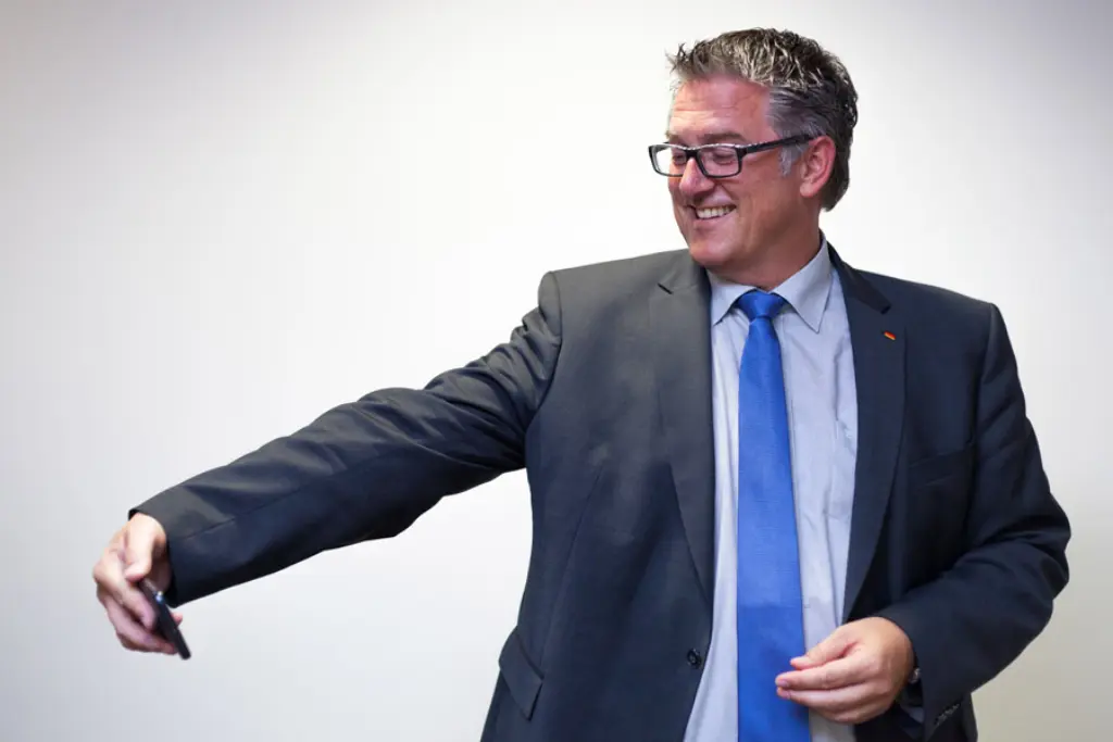 Michael-Donth_Selfiegesicht_Samuel-Groesch