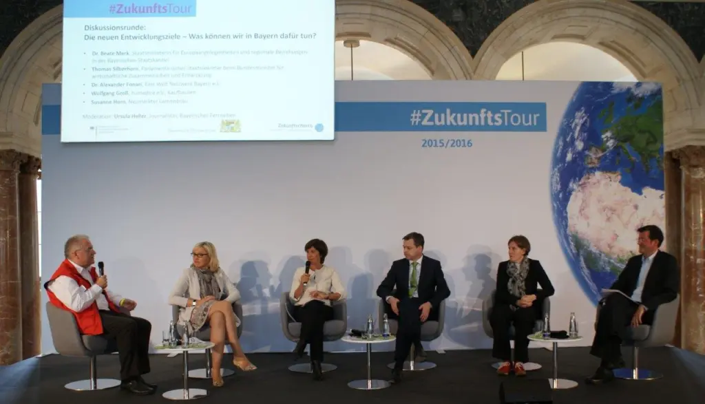 von links: Wolfgang Groß, Dr. Beate Merk, Ursula Heller, Thomas Silberhorn, Susanne Horn, Dr. Alexander Funari
Foto: Annika Althoff