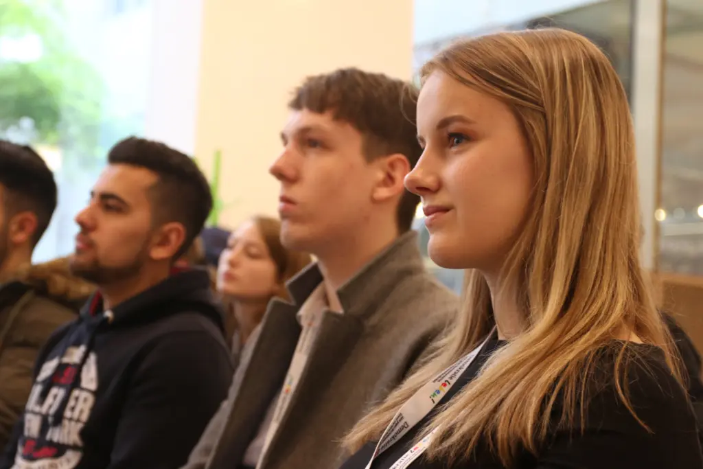 Viktoria Schuck (rechts) bringt ihre Erfahrungen in den AG's der #JPT17 ein. Foto: Charles Lother
