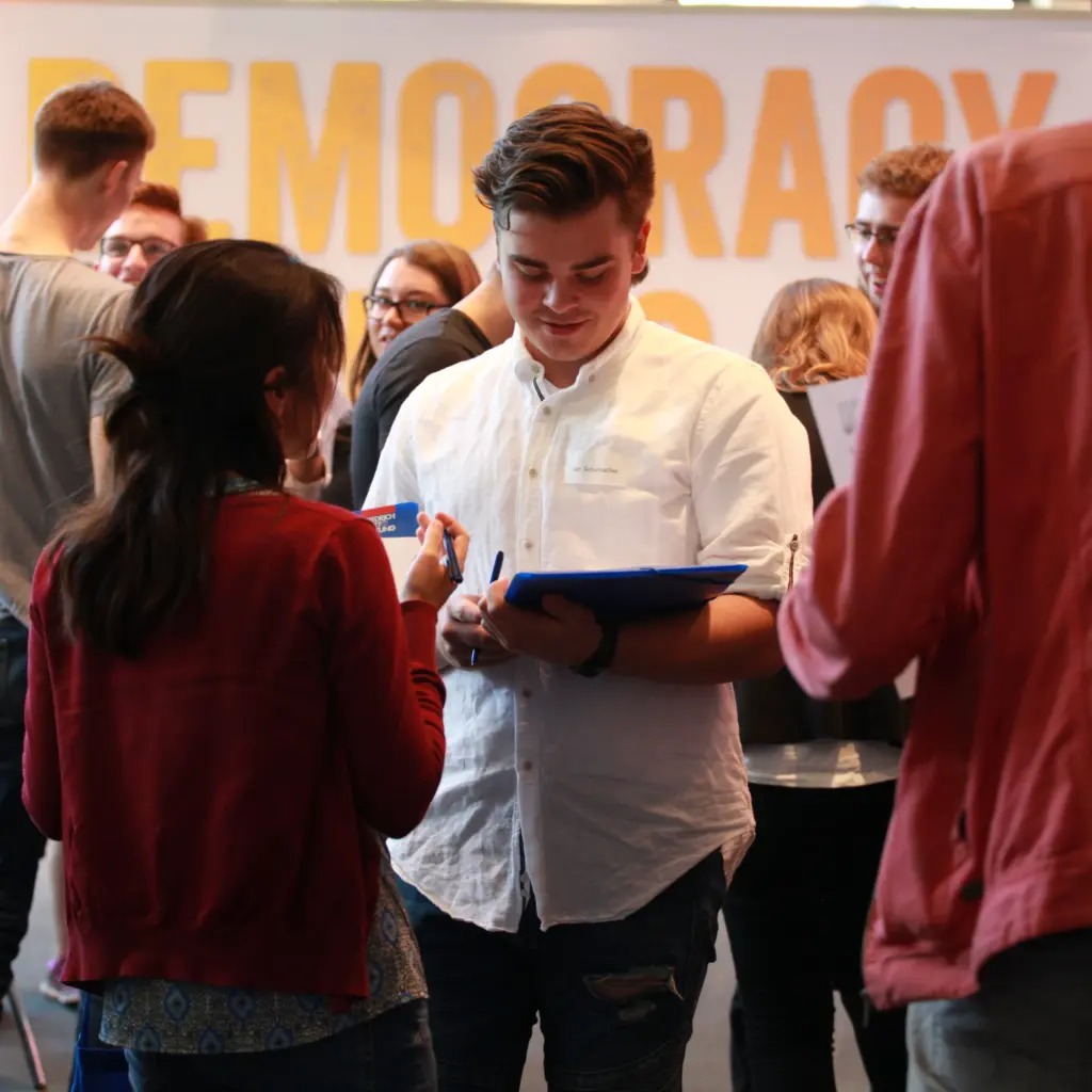 Junge Leute sind nicht per se politikverdrossen - nur die großen Parteien enttäuschen sie oft.
