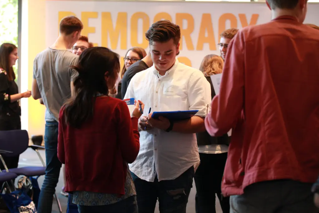 Junge Leute sind nicht per se politikverdrossen - nur die großen Parteien enttäuschen sie oft.