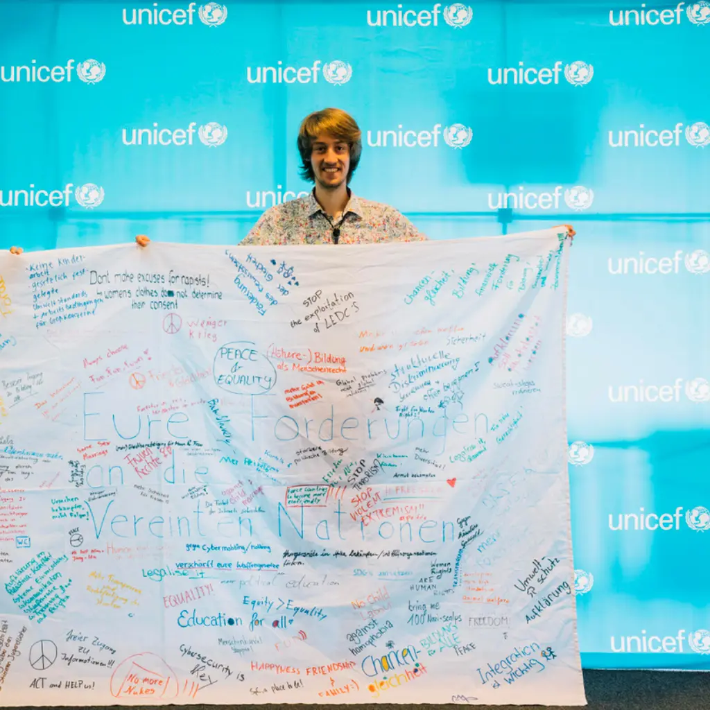 Lukas_Antonia_Forderungsbanner - Unicef_YouthHangout_2018_NUR-155