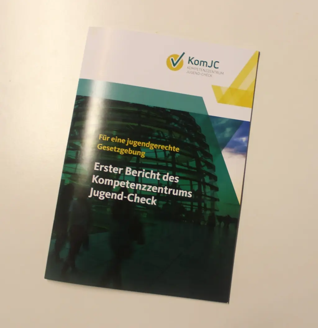 Der erste Bericht des Kompetenzzentrums Jugendcheck. Foto: Sebastian Hennel