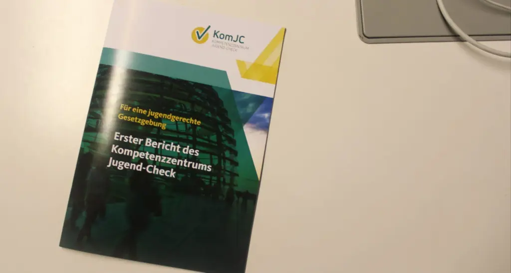 Der erste Bericht des Kompetenzzentrums Jugendcheck. Foto: Sebastian Hennel