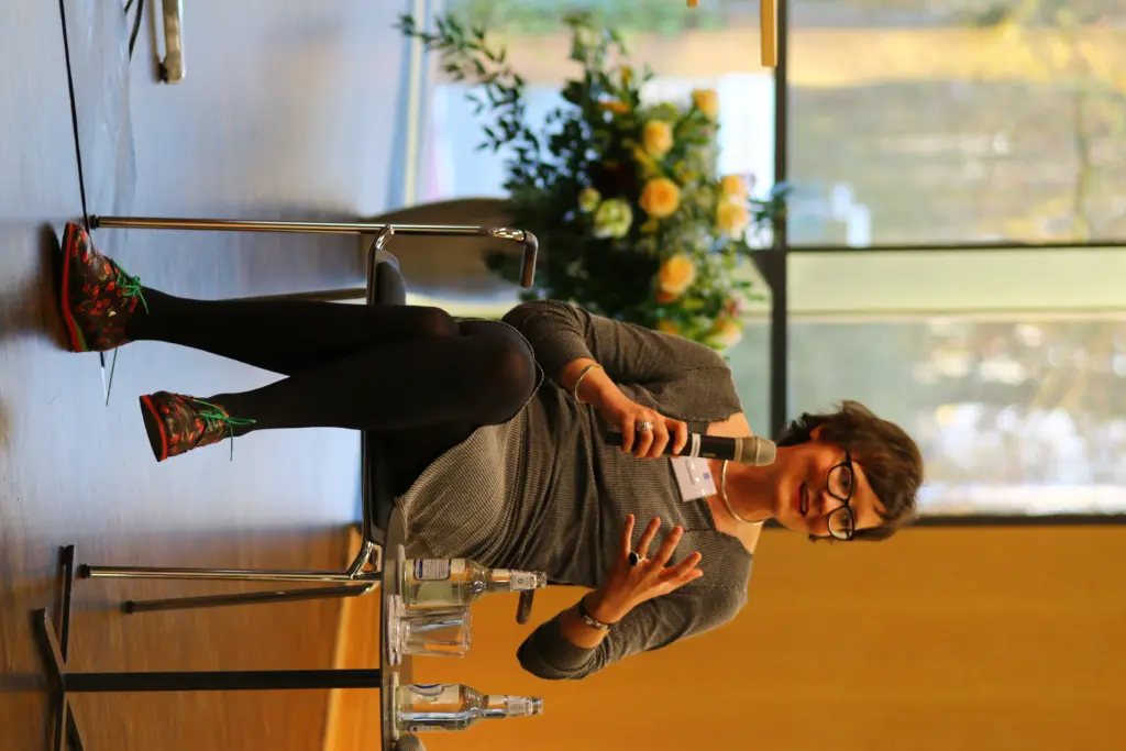 Dr. Christina Hackenesch bei ihrem Vortrag auf der Eine-Welt-Landeskonferenz in Münster. / Foto: Konstantin Baur