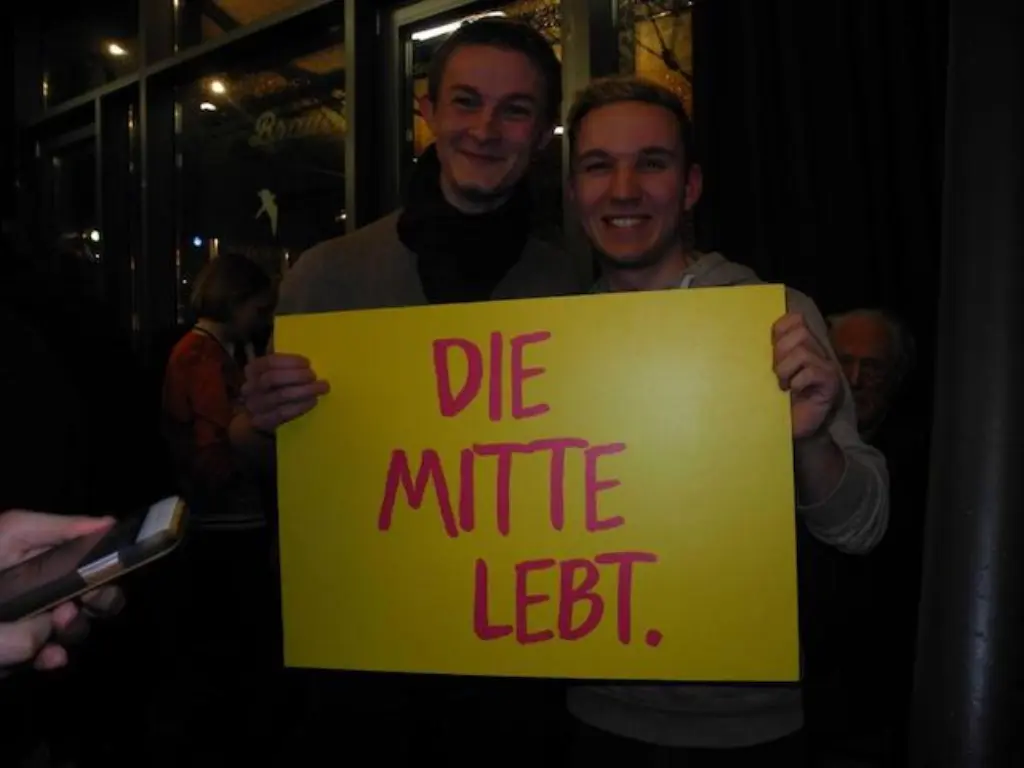 Für Johannes (21) und Bo (23) lebt die Mitte. Foto: Hannah Lee