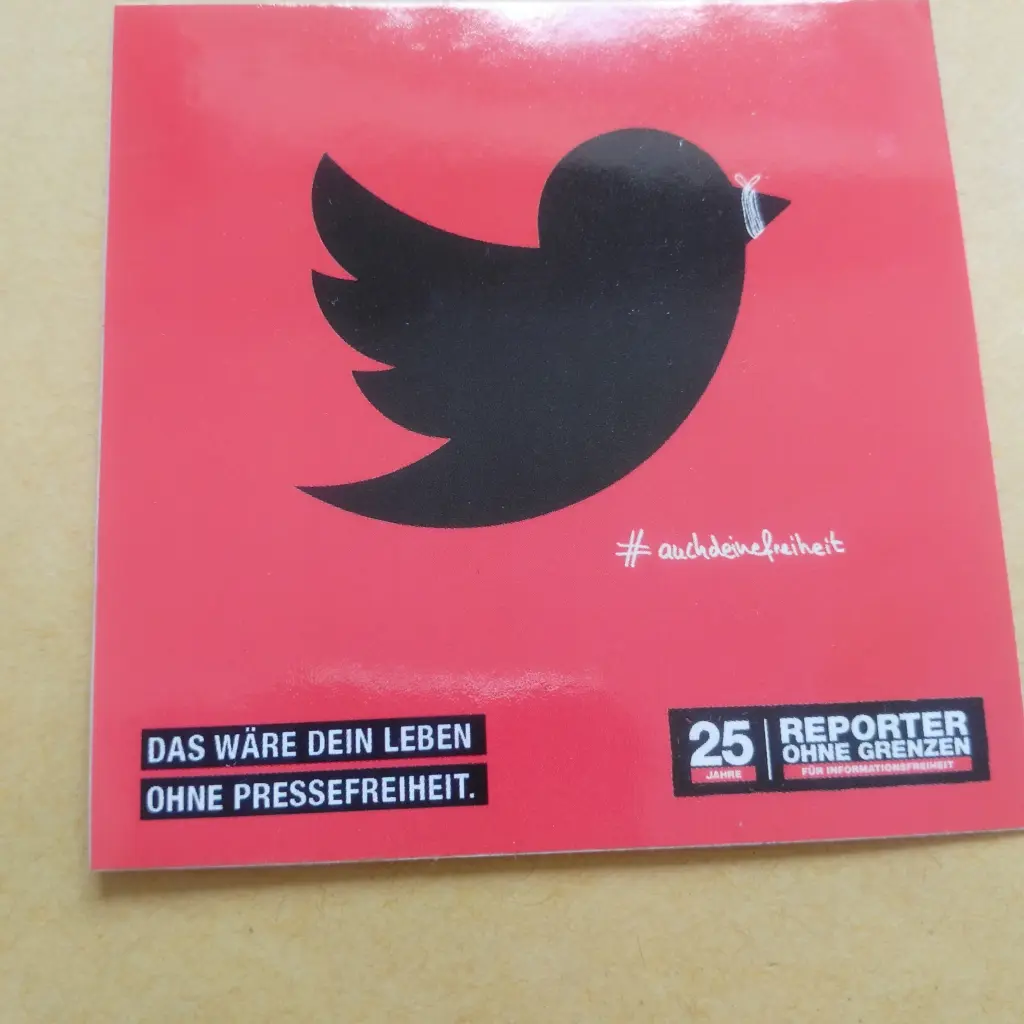 Sticker von Reporter ohne Grenzen, Aufnahme von Anna Abraham