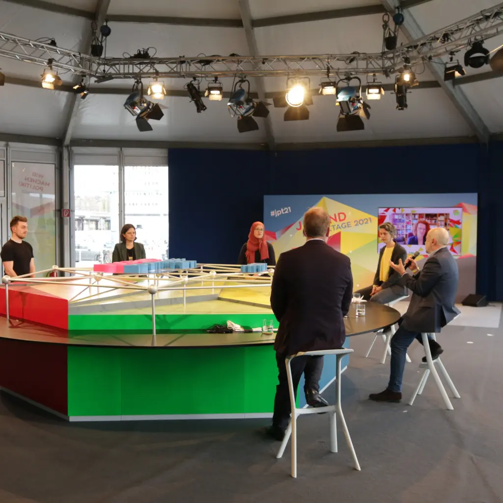 d674e80d-61d1-4b84-920d-59f974933cf6