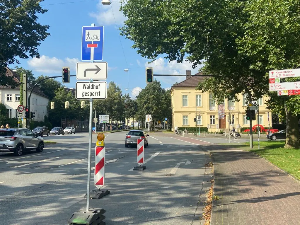 Titelbild-Eclaire Luzolo