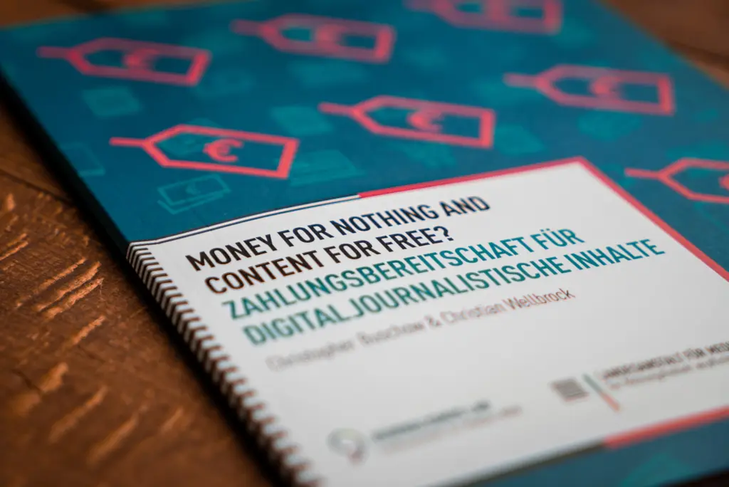 Die Kostenlos-Mentalität konstruktiv bekämpfen. Foto: unsplash / Mika Baumeister