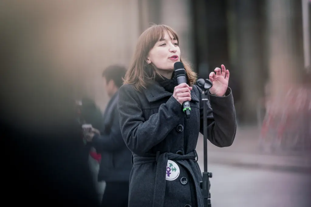 Heidi Reichinnek bei einer Rede.