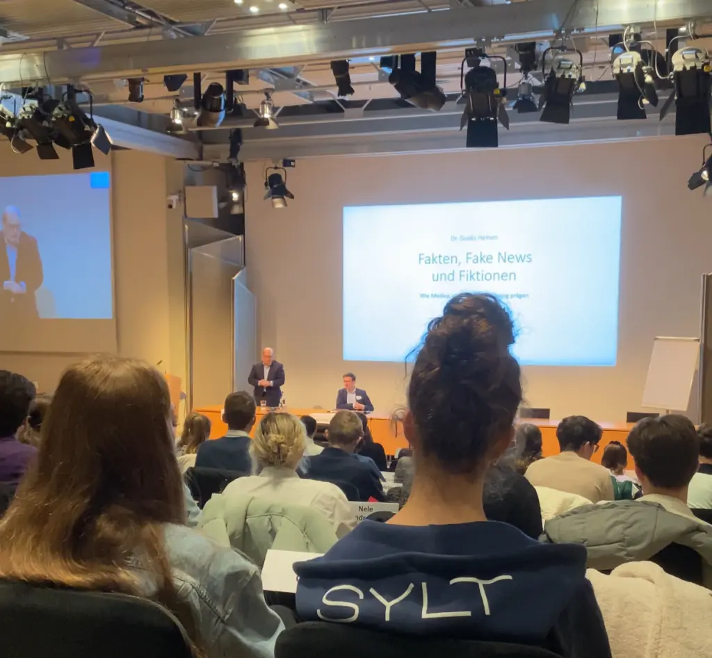 Panel Fakten, Fake News and Fiktion_Rapahel Cullmann