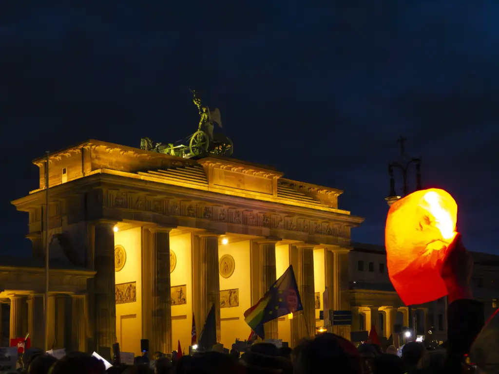 Lichterdemo vor dem Brandenburger Tor