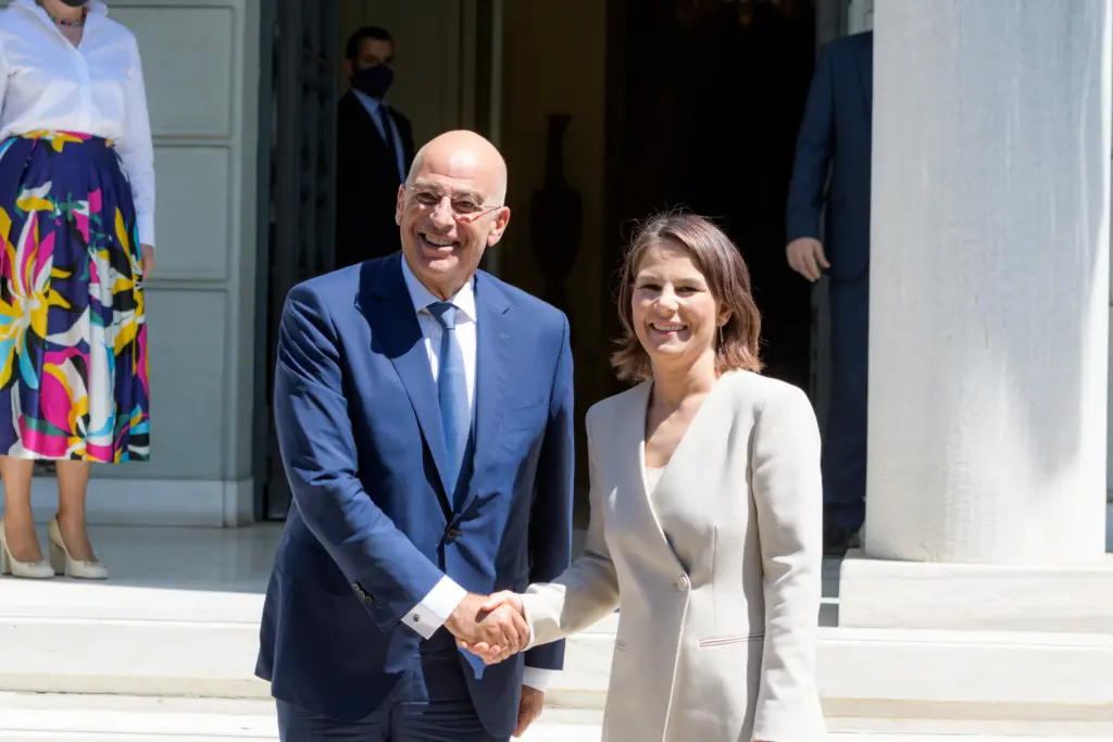 Nikos Dendias und Annalena Baerbock in Athen.