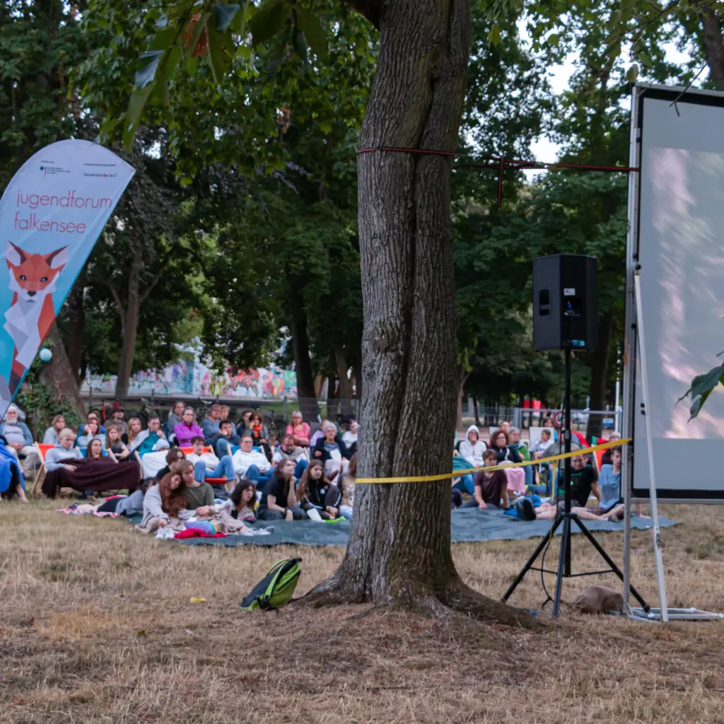 Kinowand, Popcorn und gute Laune – das Freiluftkino in Falkensee.