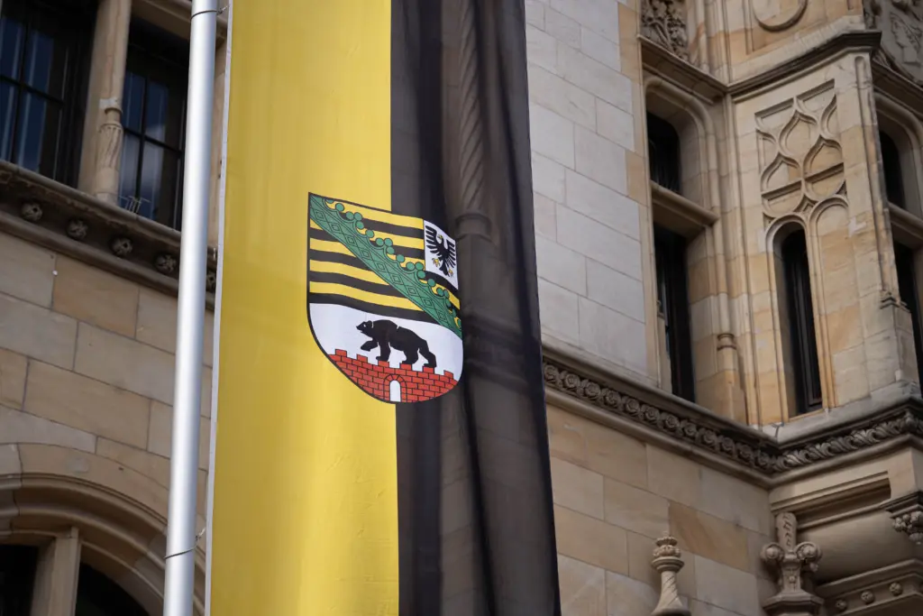 Rosalie Max Sachsen Anhalt Zwischen Hoffnung und Hoffnunglosigkeit Editorial Header